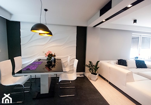 Zapowiedź -Dom w Aleksandrowie Łódzkim - Średni biały czarny szary salon z jadalnią, styl minimalistyczny - zdjęcie od INDOMDESIGN