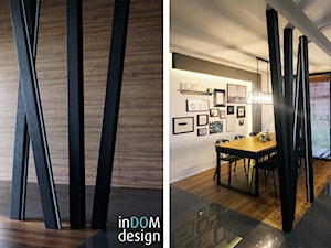 Dom - wnętrza w nowoczesnym wydaniu - Średnia biała czarna jadalnia jako osobne pomieszczenie, styl minimalistyczny - zdjęcie od INDOMDESIGN