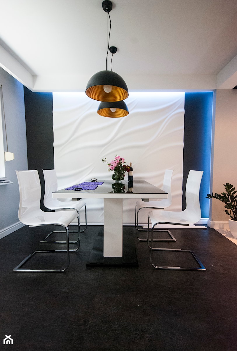Zapowiedź -Dom w Aleksandrowie Łódzkim - Średnia biała czarna jadalnia jako osobne pomieszczenie, styl minimalistyczny - zdjęcie od INDOMDESIGN