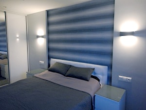 Niebiesko-szara sypialnia - zdjęcie od INDOMDESIGN
