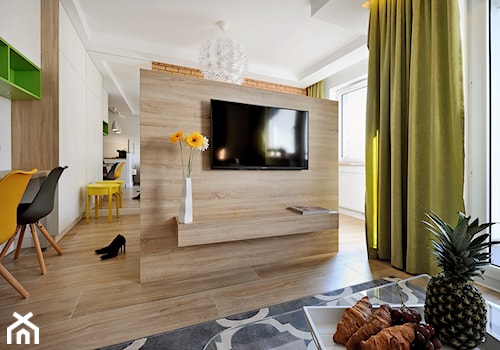 Mieszkanie na wynajem hotelowy - Mały biały salon z jadalnią, styl nowoczesny - zdjęcie od Innerium Karolina Trojga