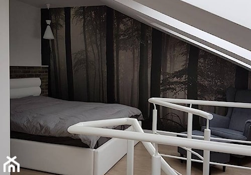 Mieszkanie w szarościach - Mała biała sypialnia na poddaszu, styl nowoczesny - zdjęcie od Innerium Karolina Trojga