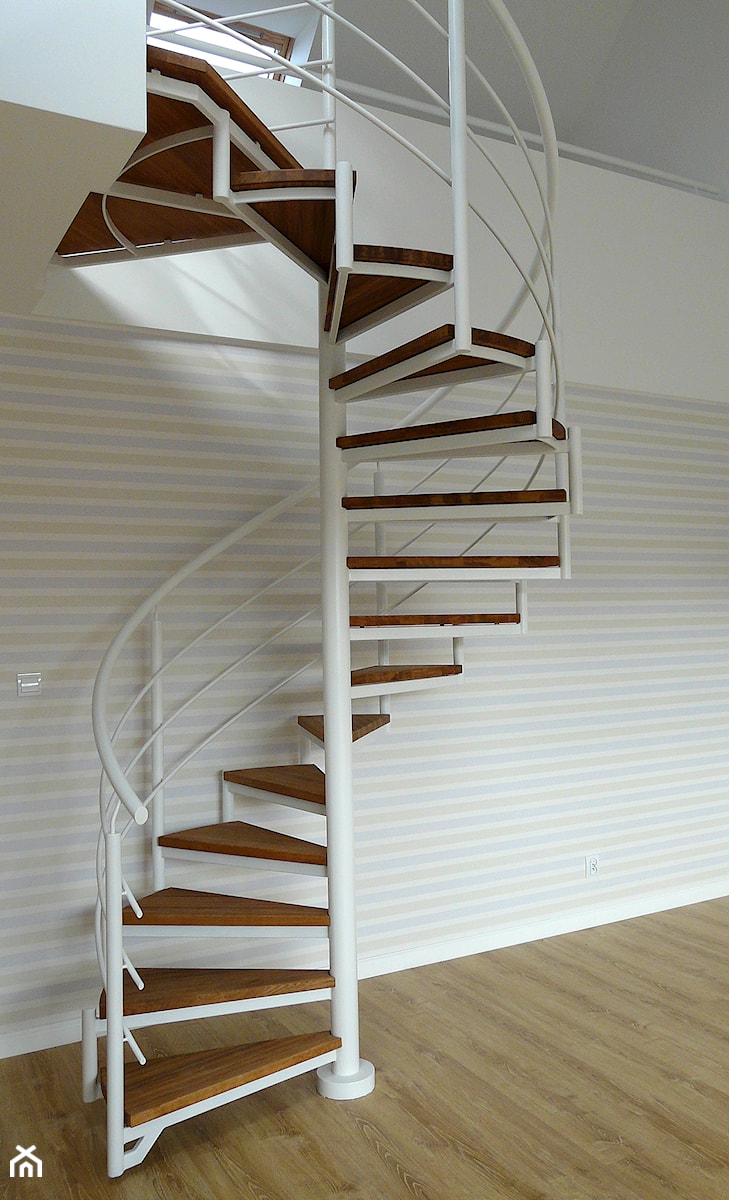 schody - Schody kręcone drewniane metalowe, styl skandynawski - zdjęcie od Innerium Karolina Trojga