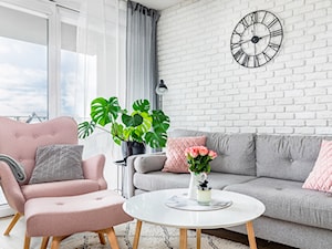 Salon z różowym fotelem - zdjęcie od Innerium Karolina Trojga