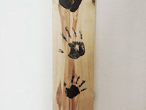 DIY - drewniana deska z odciskami dłoni - zdjęcie od Home my white dream