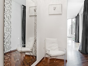 Projekt wnętrz_okolice Poznania - Średni biały hol / przedpokój, styl nowoczesny - zdjęcie od re-ARCH Home Staging
