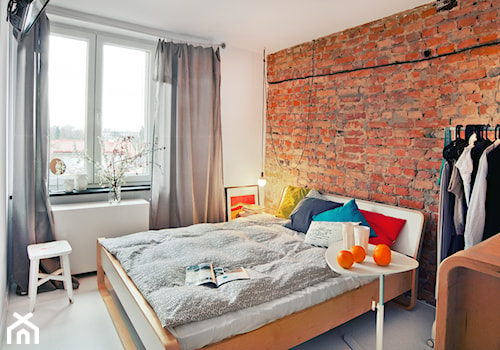 Mieszkanie architekta do wynajęcia - Średnia biała sypialnia - zdjęcie od re-ARCH Home Staging