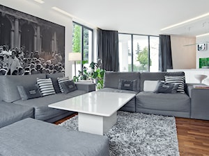 Projekt wnętrz_okolice Poznania - Duży biały salon z kuchnią z jadalnią, styl nowoczesny - zdjęcie od re-ARCH Home Staging