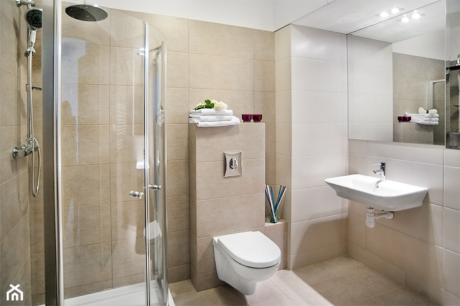 Apartament do wynajęcia_projekt - Średnia łazienka, styl nowoczesny - zdjęcie od re-ARCH Home Staging