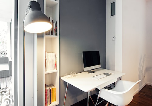 Projekt wnętrz_okolice Poznania - Małe białe szare biuro, styl nowoczesny - zdjęcie od re-ARCH Home Staging