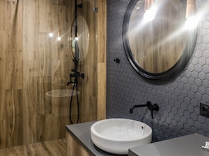Średnia bez okna z punktowym oświetleniem łazienka, styl industrialny - zdjęcie od LÄTT Studio Wnętrz