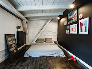 minimalistyczny loft w starej kamienicy - Średnia czarna szara sypialnia, styl minimalistyczny - zdjęcie od nofo