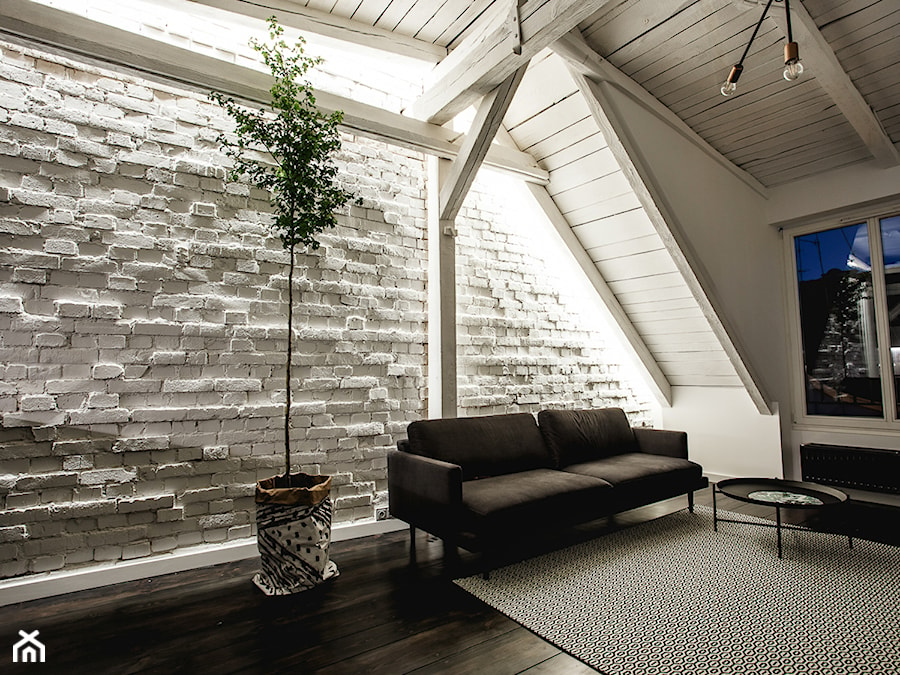 minimalistyczny loft w starej kamienicy - Średni biały salon, styl minimalistyczny - zdjęcie od nofo
