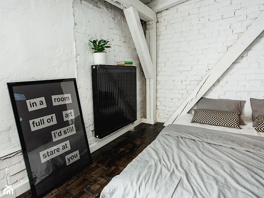 minimalistyczny loft w starej kamienicy - Średnia biała sypialnia, styl minimalistyczny - zdjęcie od nofo