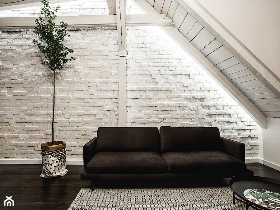 minimalistyczny loft w starej kamienicy - Mały beżowy salon, styl minimalistyczny - zdjęcie od nofo