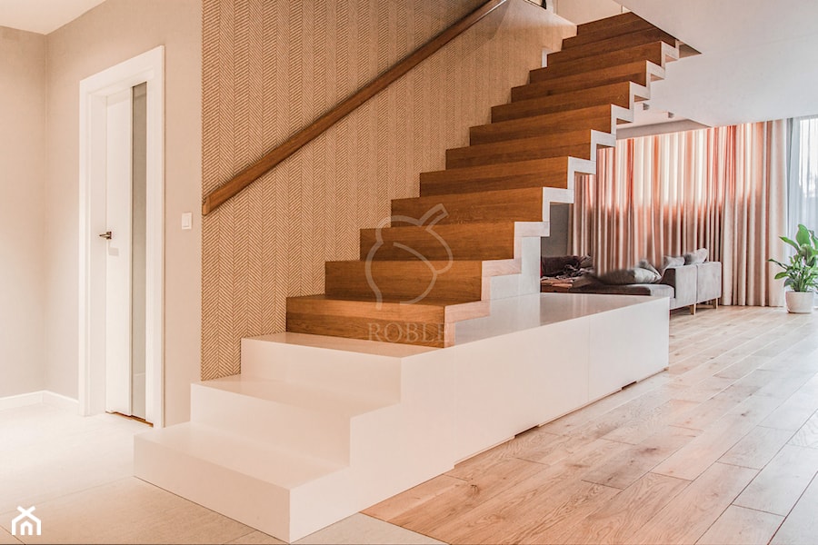 Schody dywanowe drewniane - zdjęcie od Roble - Schody, Podłogi, Drzwi i Tarasy