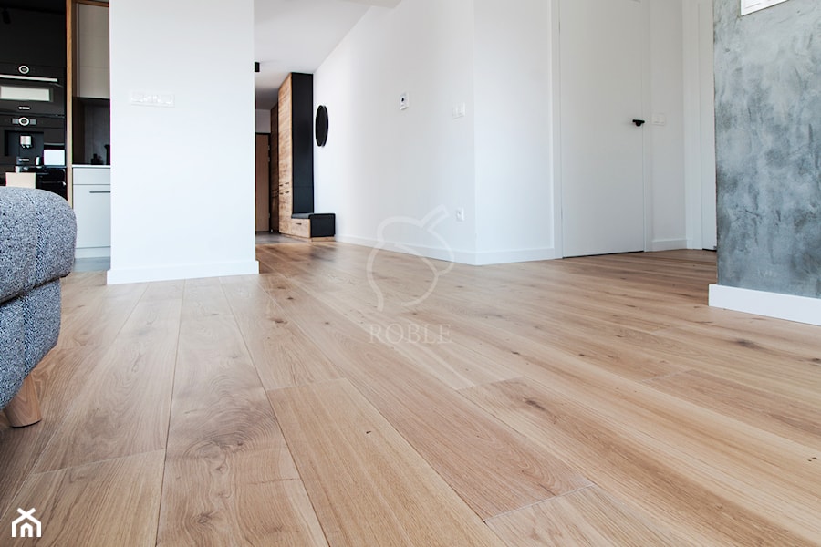 Podłoga dębowa w nowoczesnym salonie - zdjęcie od Roble - Schody, Podłogi, Drzwi i Tarasy