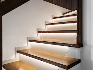 Nowoczesne schody podświetlane - zdjęcie od Roble - Schody, Podłogi, Drzwi i Tarasy