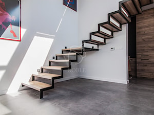 Schody samonośne na konstrukcji stalowej - zdjęcie od Roble - Schody, Podłogi, Drzwi i Tarasy