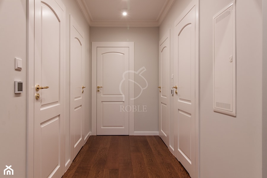 Wewnętrzne drzwi białe stylizowane - zdjęcie od Roble - Schody, Podłogi, Drzwi i Tarasy