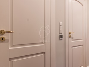 Drzwi białe drewniane - zdjęcie od Roble - Schody, Podłogi, Drzwi i Tarasy