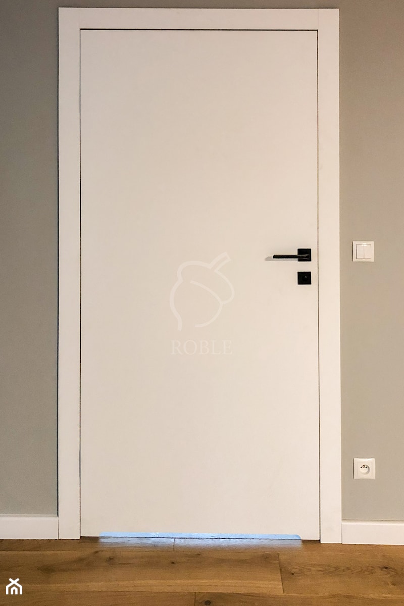 Nowoczesne, białe drzwi wewnętrzne - zdjęcie od Roble - Schody, Podłogi, Drzwi i Tarasy