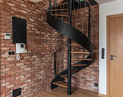 Kręcone schody stalowo-dębowe - zdjęcie od Roble - Schody, Podłogi, Drzwi i Tarasy - Homebook