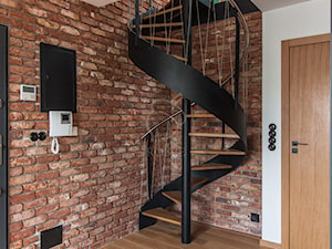 Kręcone schody stalowo-dębowe - zdjęcie od Roble - Schody, Podłogi, Drzwi i Tarasy
