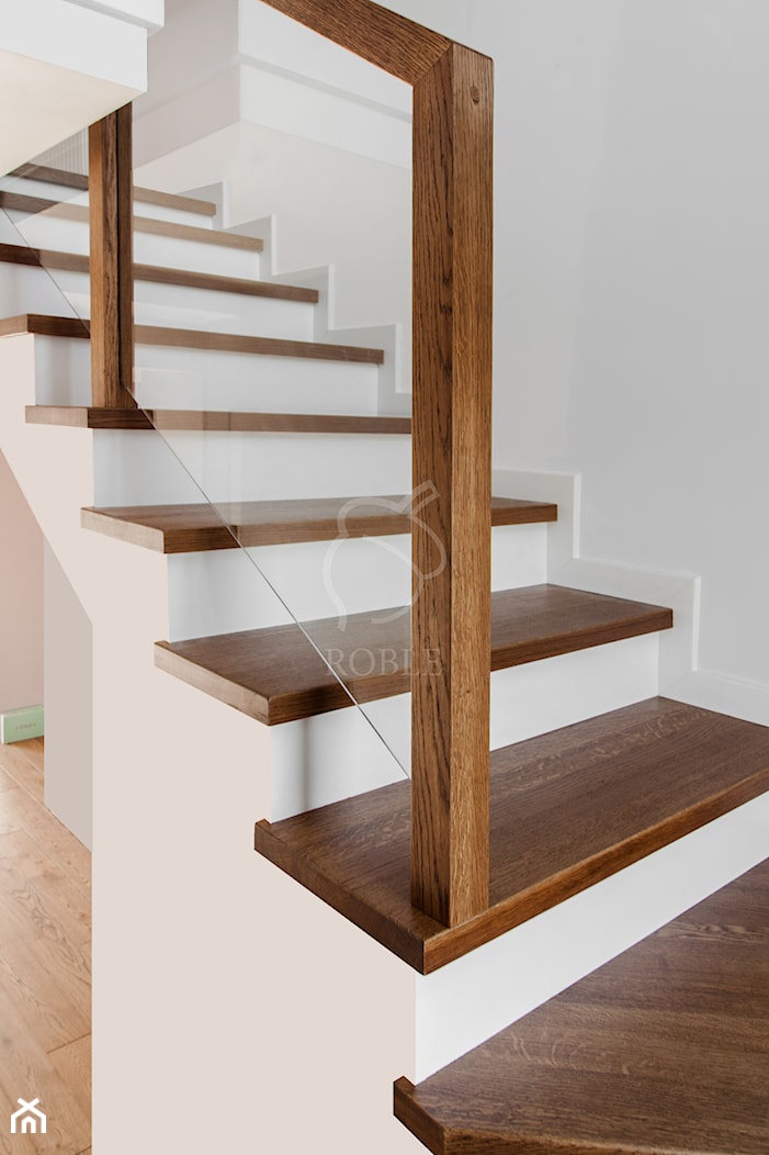 Nowoczesne schody na beton - zdjęcie od Roble - Schody, Podłogi, Drzwi i Tarasy - Homebook
