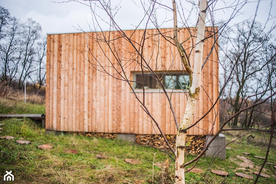 Dom z klocków - Małe parterowe domy drewniane, styl minimalistyczny - zdjęcie od architektura szyta na miarę