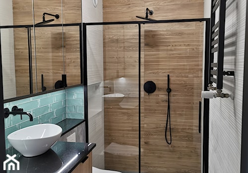 Łazienka w bloku z dużym prysznicem - zdjęcie od IDS projektowanie wnętrz