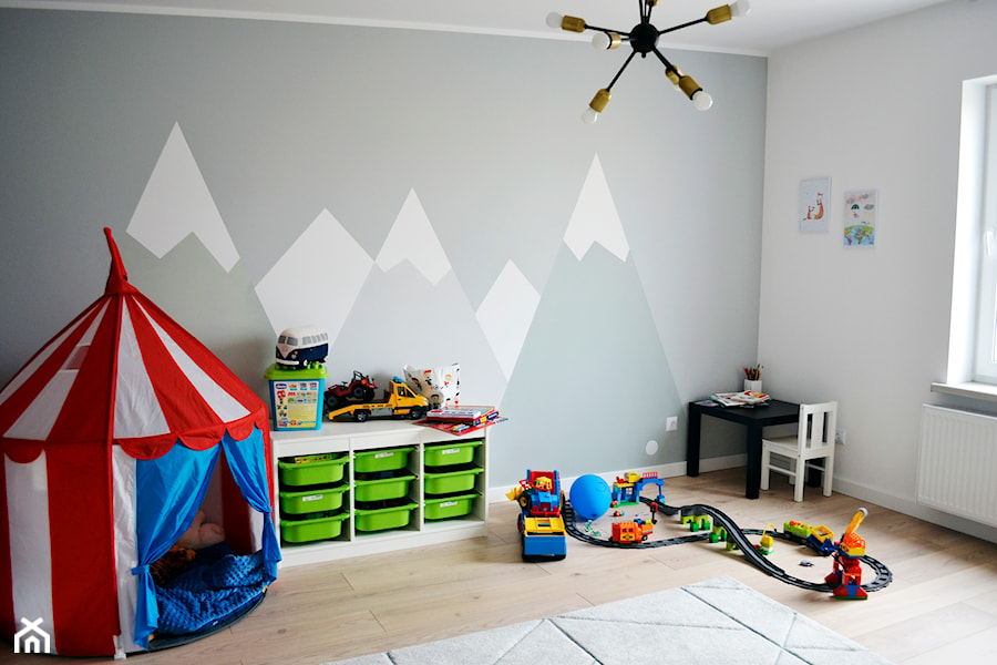Dom w Rumi, 140m2 - Średni biały szary pokój dziecka dla dziecka dla chłopca, styl skandynawski - zdjęcie od IDS projektowanie wnętrz