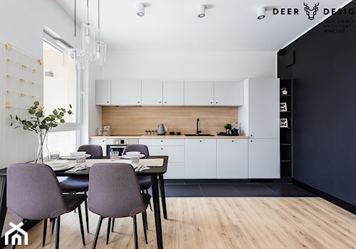Prosta elegancja po prawej stronie Wisły - Średnia otwarta biała czarna z zabudowaną lodówką z nablatowym zlewozmywakiem kuchnia jednorzędowa z oknem, styl skandynawski - zdjęcie od Deer Design