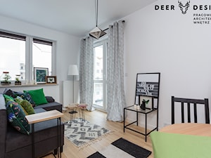 Zielono mi, czyli wiosenne mieszkanie dla singla na warszawskiej Woli - Mały biały salon z jadalnią, styl nowoczesny - zdjęcie od Deer Design