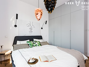 Niebanalne rozwiązania na Wilanowie - Mała biała sypialnia, styl skandynawski - zdjęcie od Deer Design