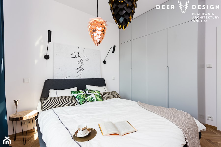 Niebanalne rozwiązania na Wilanowie - Mała biała sypialnia, styl skandynawski - zdjęcie od Deer Design