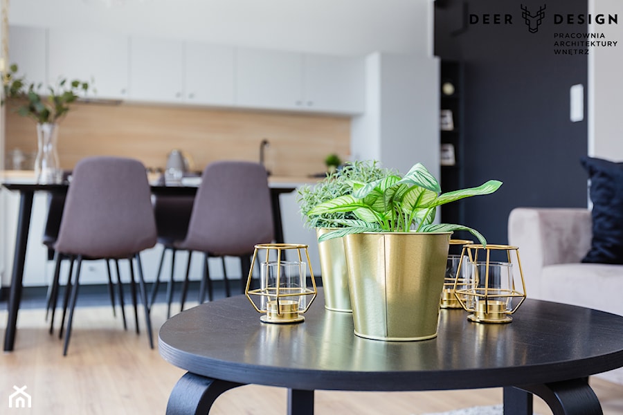 Prosta elegancja po prawej stronie Wisły - Mały biały czarny salon z kuchnią z jadalnią, styl skandynawski - zdjęcie od Deer Design