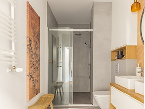Dwupoziomowe mieszkanie w kolor ubrane - Średnia bez okna z lustrem z dwoma umywalkami łazienka, styl skandynawski - zdjęcie od Deer Design