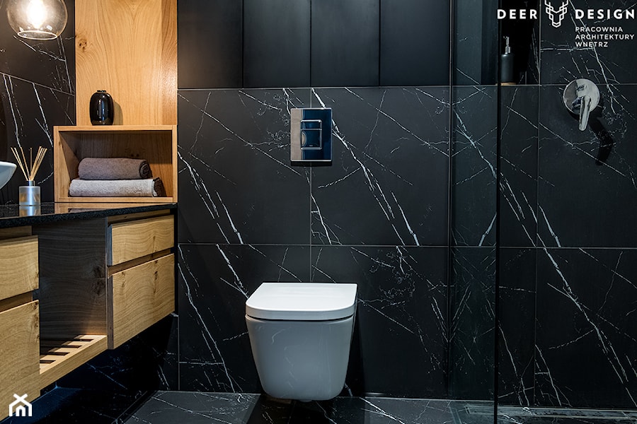 Postaw na czerń - Mała bez okna z marmurową podłogą łazienka, styl minimalistyczny - zdjęcie od Deer Design