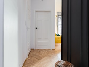 Niebanalne rozwiązania na Wilanowie - Średni biały czarny hol / przedpokój, styl skandynawski - zdjęcie od Deer Design