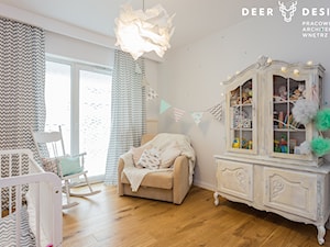 Na Saskiej Kępie w stylu loftowym - Średni szary pokój dziecka dla niemowlaka dla chłopca dla dziewczynki, styl skandynawski - zdjęcie od Deer Design