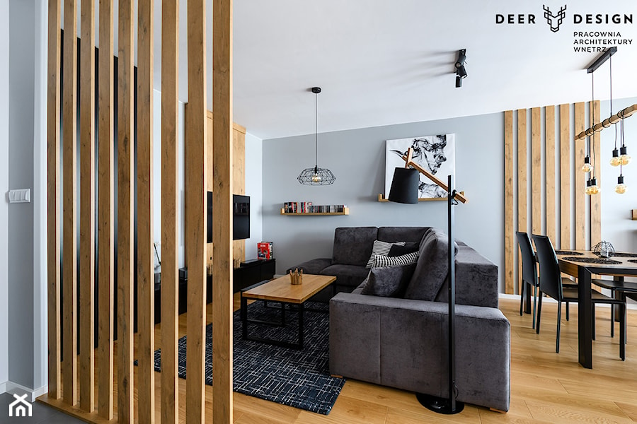 Przytulne mieszkanie w męskim wydaniu - Średni biały szary salon z jadalnią, styl skandynawski - zdjęcie od Deer Design