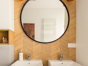 Dwupoziomowe mieszkanie w kolor ubrane - Mała bez okna z lustrem z dwoma umywalkami łazienka, styl industrialny - zdjęcie od Deer Design