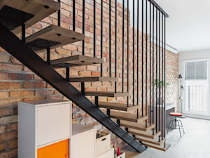Industrialne wnętrze mieszkania dwupoziomowego - Schody, styl industrialny - zdjęcie od Deer Design