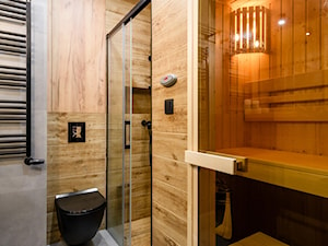 Czerń w towarzystwie drewna - Średnia bez okna z punktowym oświetleniem łazienka, styl industrialny - zdjęcie od Deer Design
