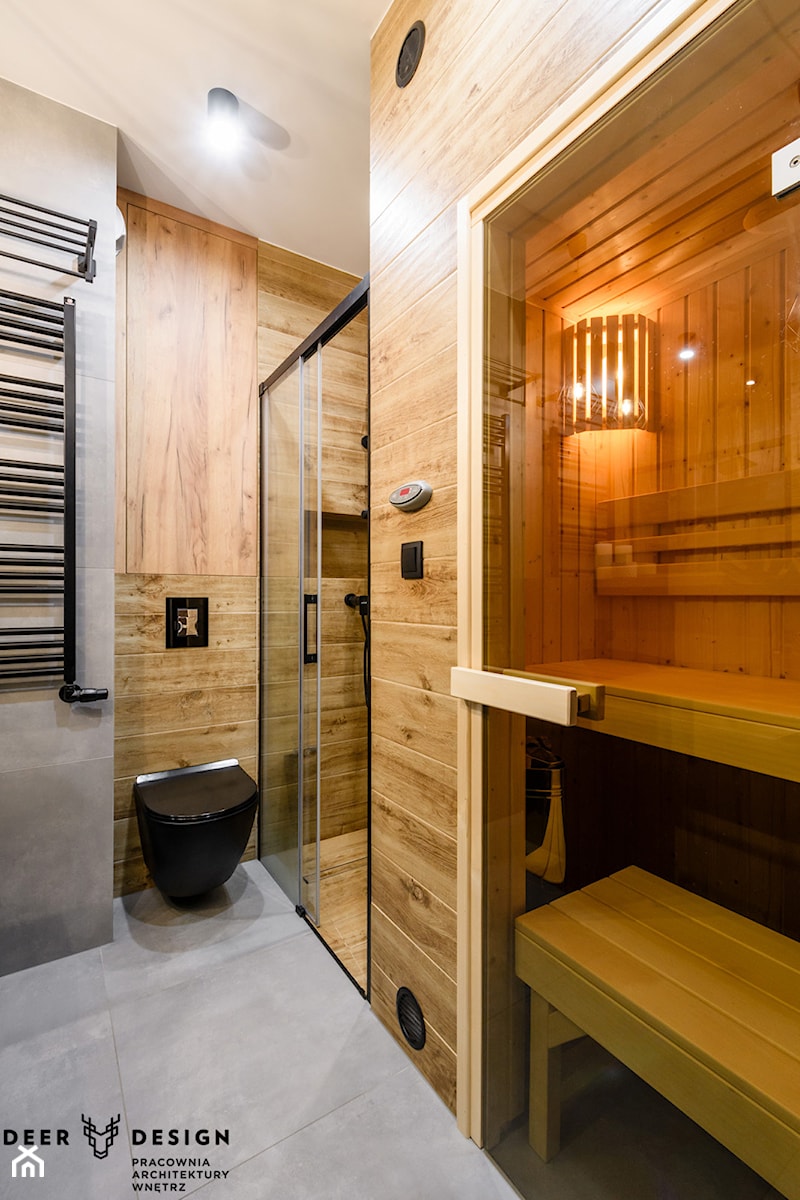 Czerń w towarzystwie drewna - Średnia bez okna z punktowym oświetleniem łazienka, styl industrialny - zdjęcie od Deer Design