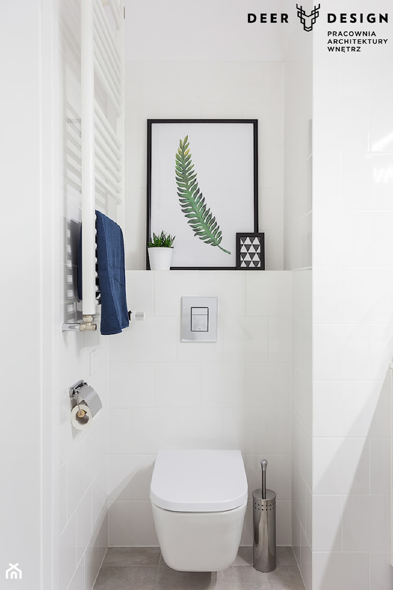Bazując na bieli - Mała bez okna łazienka, styl nowoczesny - zdjęcie od Deer Design