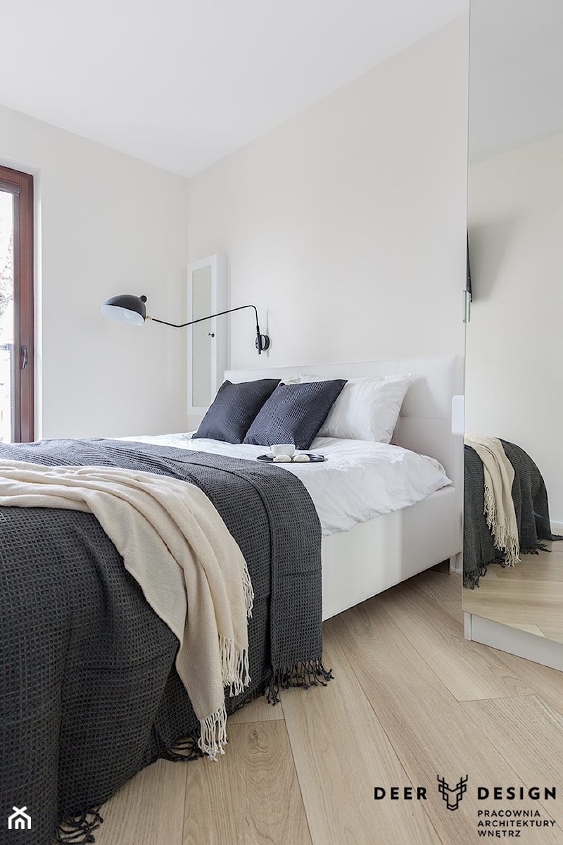 W duchu nowoczesności - Średnia beżowa sypialnia, styl nowoczesny - zdjęcie od Deer Design