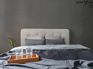 Apartament w centrum miasta - Czarna sypialnia, styl minimalistyczny - zdjęcie od Deer Design