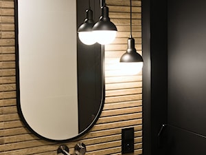 Nowoczesny dom w Opolu – elegancka aranżacja z nutą drapieżnej czerni - Łazienka, styl industrialny - zdjęcie od Projekt do kwadratu